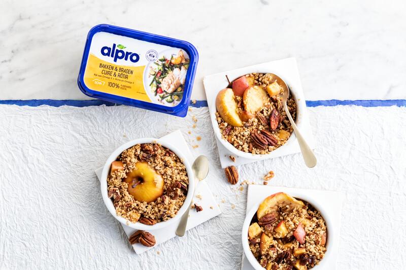 Pommes cuites et crumble aux noix