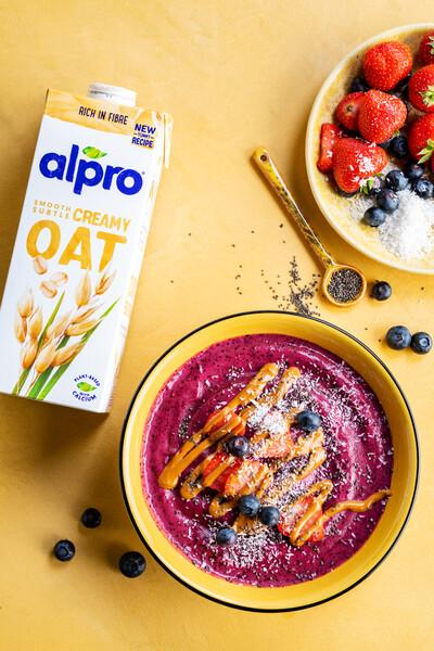 Breakfast smoothie bowl