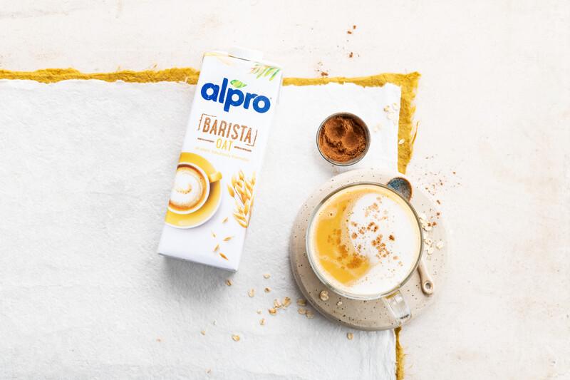 Más de la mitad de los consumidores de Alpro vegetal preparan su café con bebida vegetal