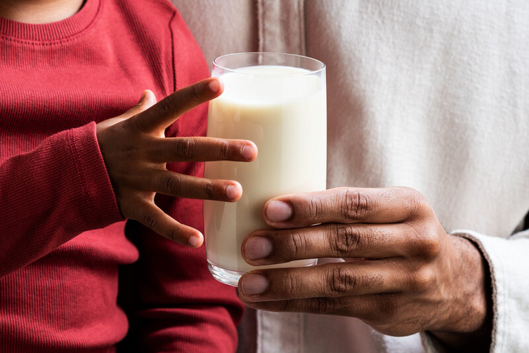 นมโอ๊ตกับนมวัวต่างกันอย่างไร